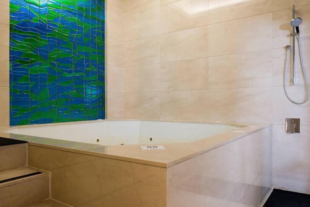 Versace Tower Luxury Suites - Downtown Beirut Eksteriør billede