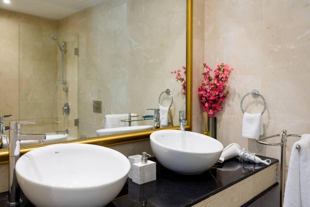 Versace Tower Luxury Suites - Downtown Beirut Eksteriør billede