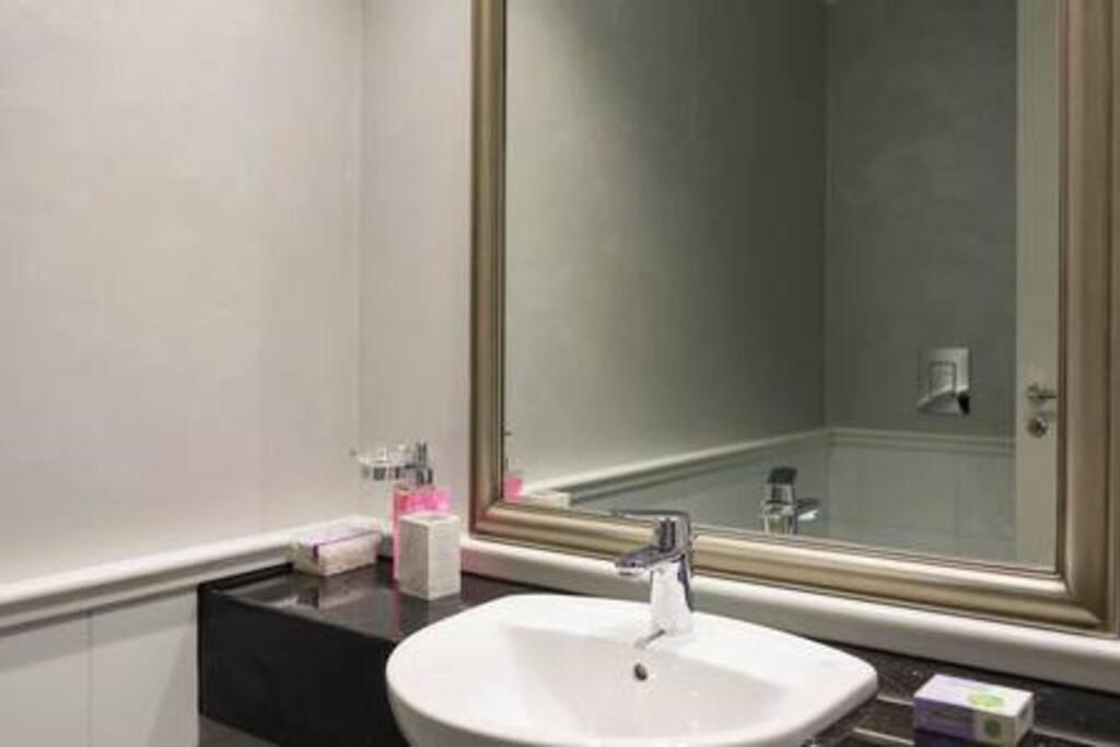 Versace Tower Luxury Suites - Downtown Beirut Eksteriør billede